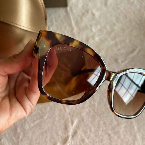 Excellent condition Gucci Tortoise Shell Sunglasses - Picture 7 of 9
